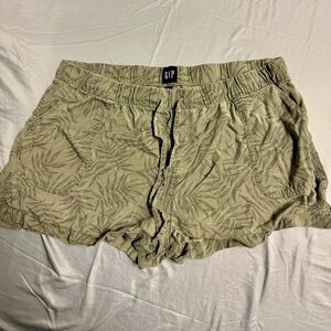 Gap size XL shorts!